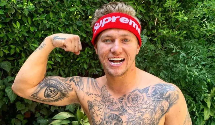 Supreme Patty shirtless